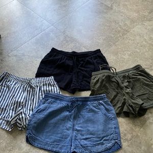 4 pairs of universal thread size small shorts